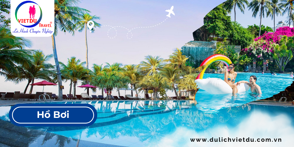 Tắm hồ bơi Resort